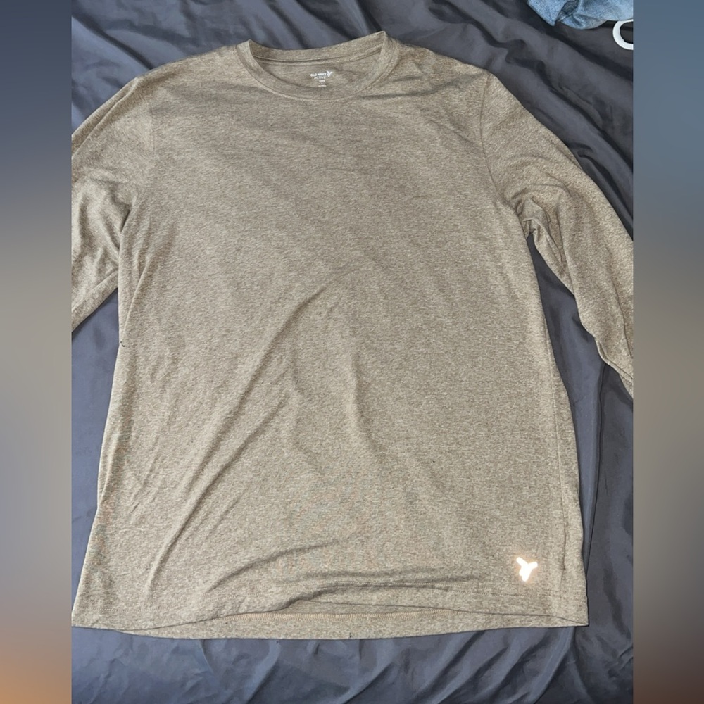 Active wear long sleeve shirt
